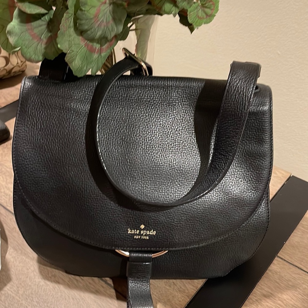 Kate spade black purse with shoulder strap